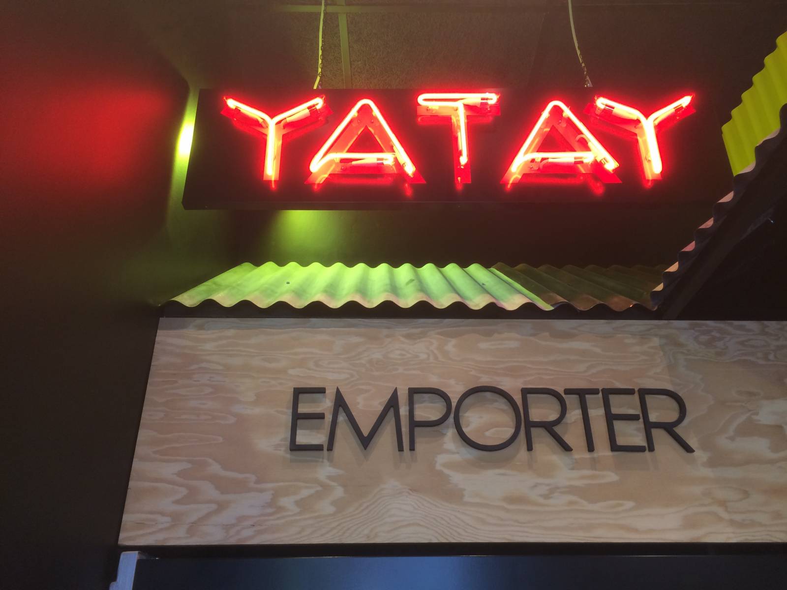 Lettres découpées pour intérieur