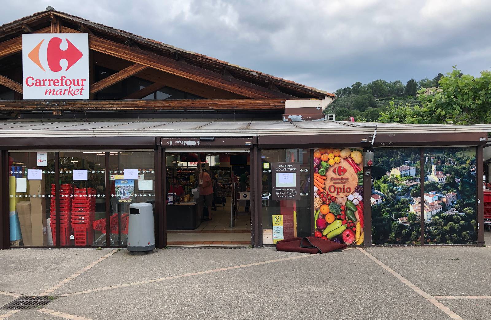 Création de visuels décoratifs pour local commercial de vente à Opio (06) - Carrefour Market
