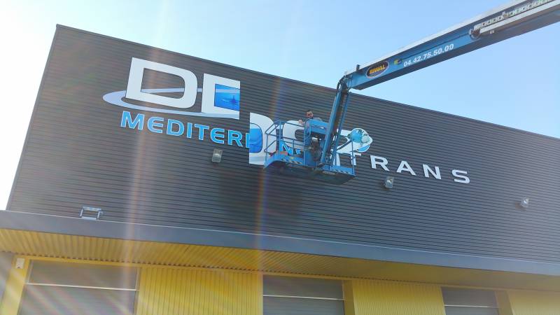 Nous posons votre enseigne partout en France